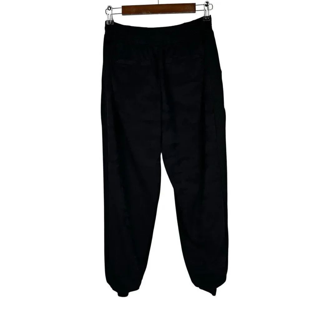 Athleta Brooklyn Lined Camo Jogger Size 2 Black